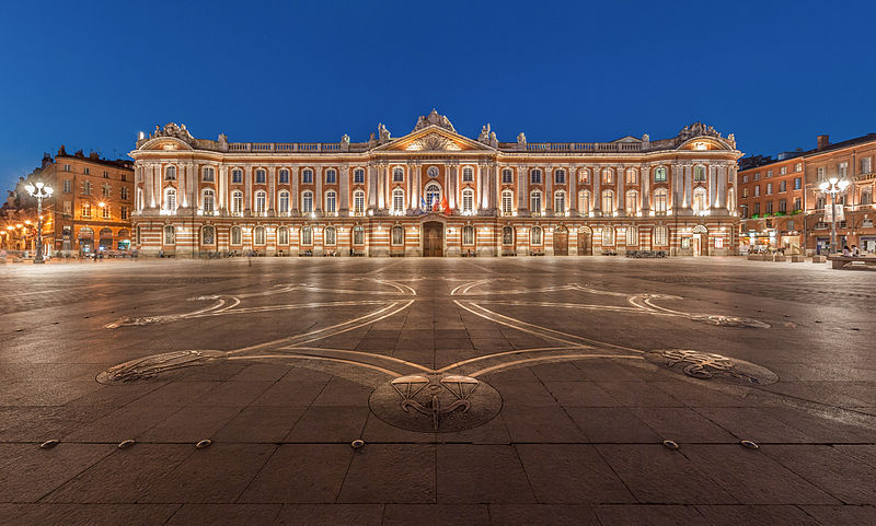 Toulouse_Capitole_Night_Wikimedia_Commons.jpg